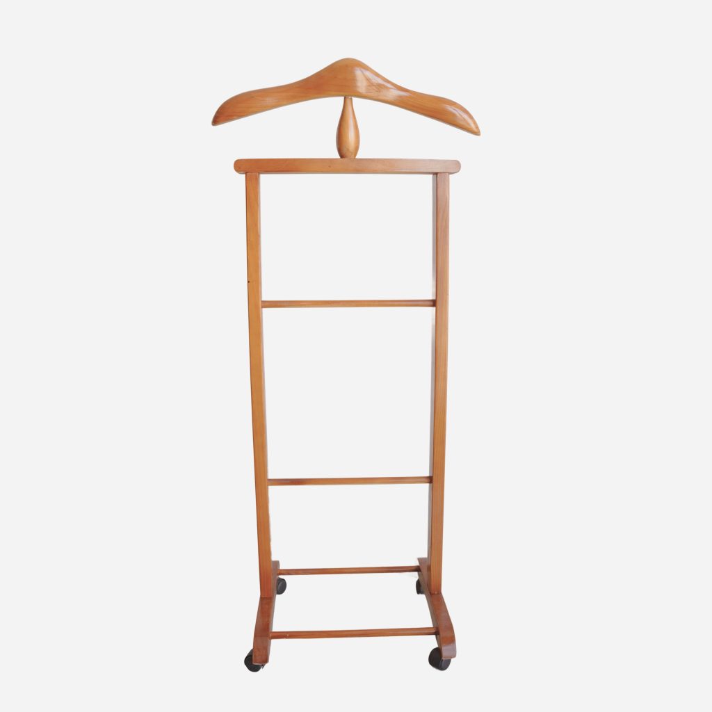02_Valet Stand with Wheels